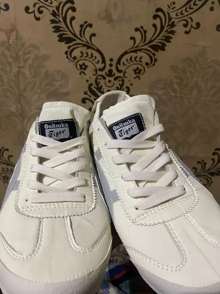 Sepatu santai size 39