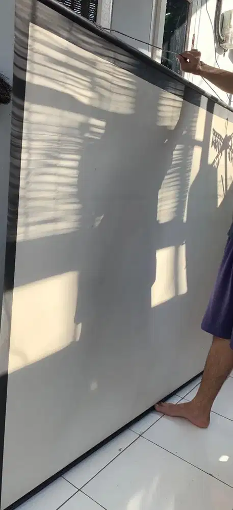 Preloved Screen Projector Screenview Gantung