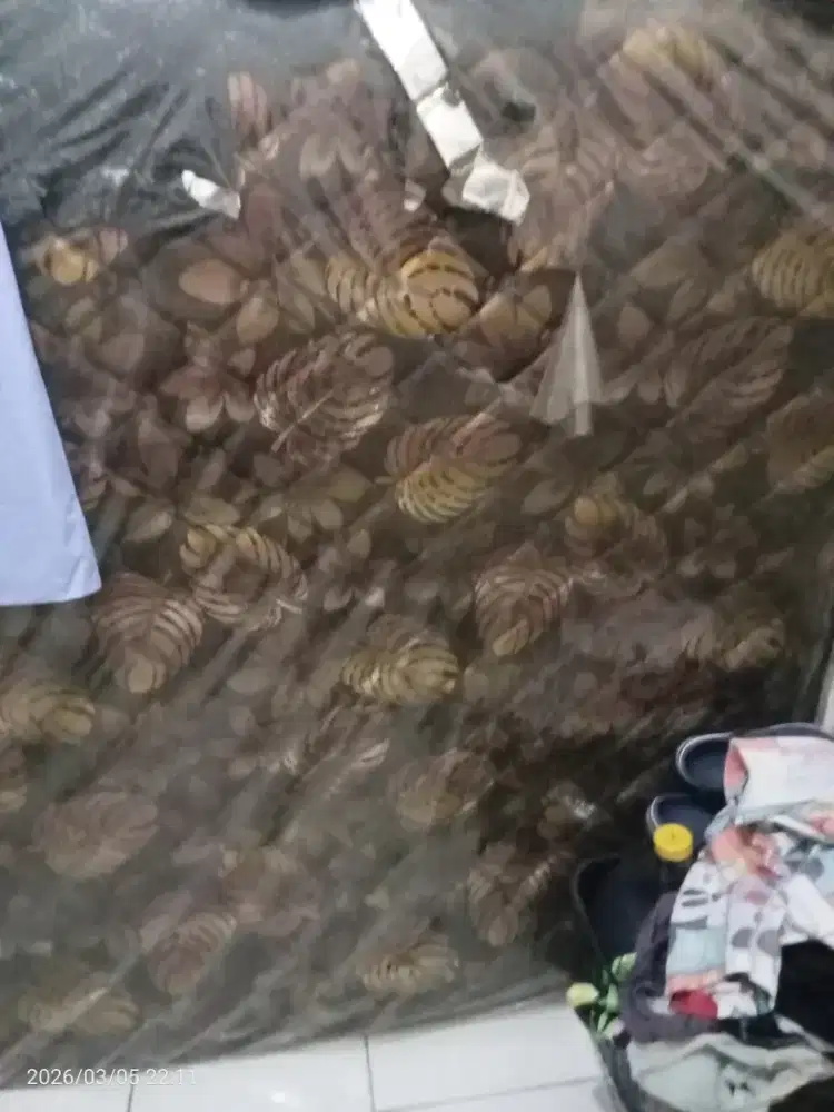 Dijual lemari pakaian kayu model sliding dan kasur