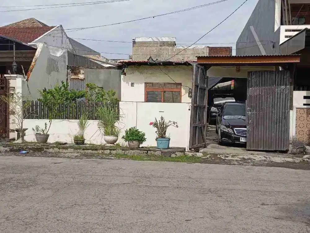 Dijual Rumah hitung tanah di babatan pantai sby luas 180m²