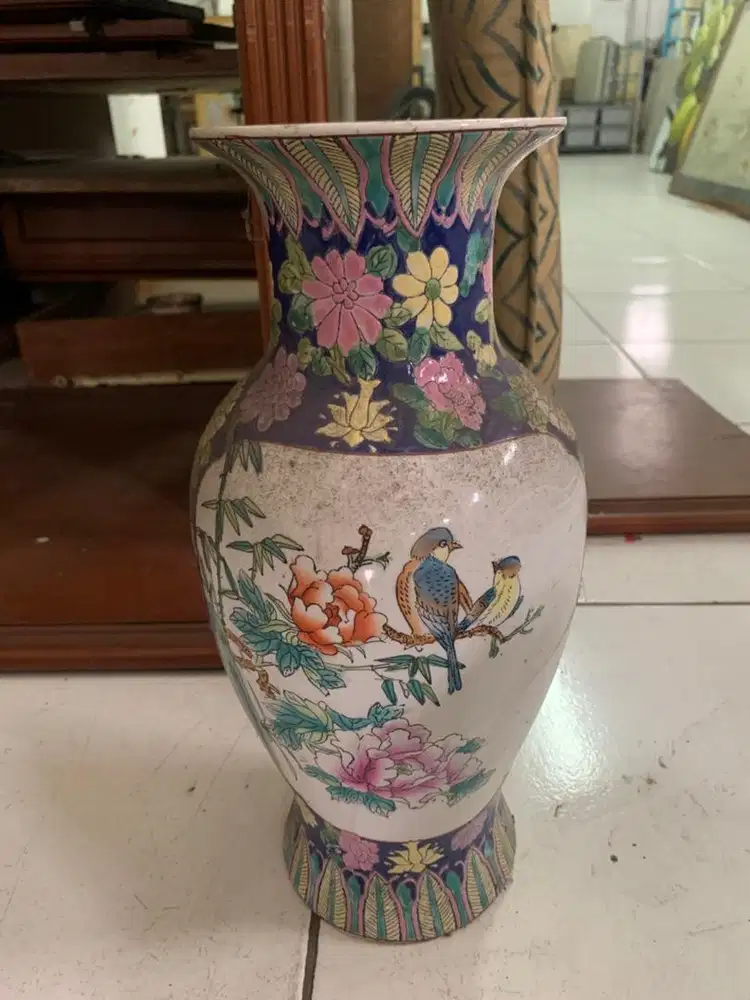 Guci Antik Chinese Porcelain Vase Famille Rose