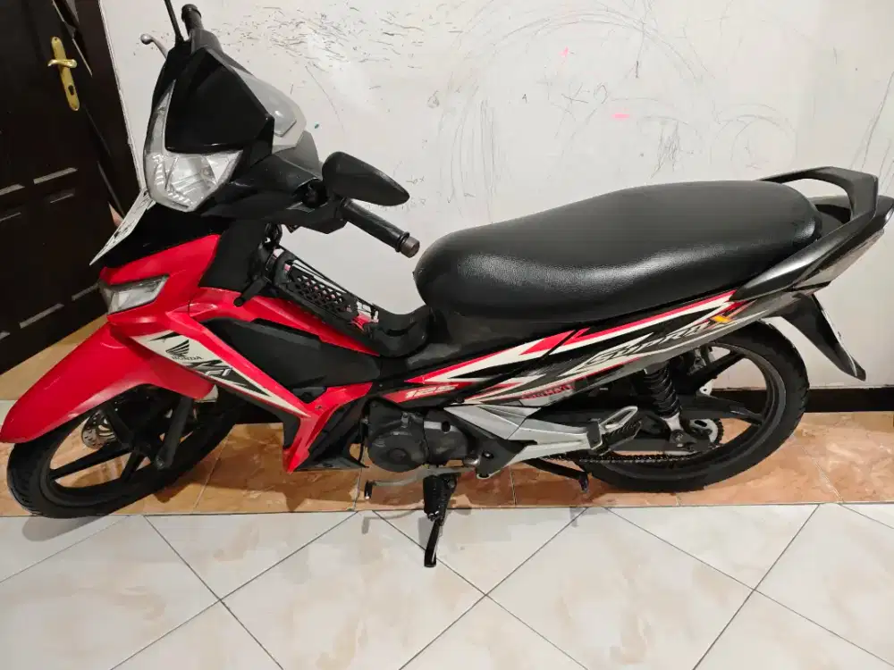 HONDA SUPRA X 125 FI tahun 2014. Merah. Normal. BU