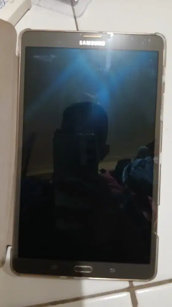 Samsung Galaxy Tab S 8.4 model SM-T705
Minus : Baterainya saja boros