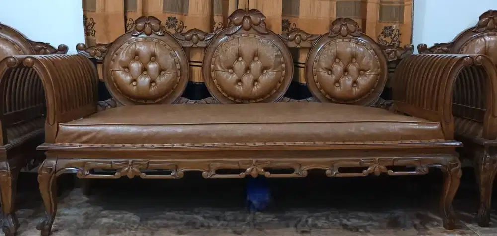 DIJUAL SATU SET KURSI TAMU