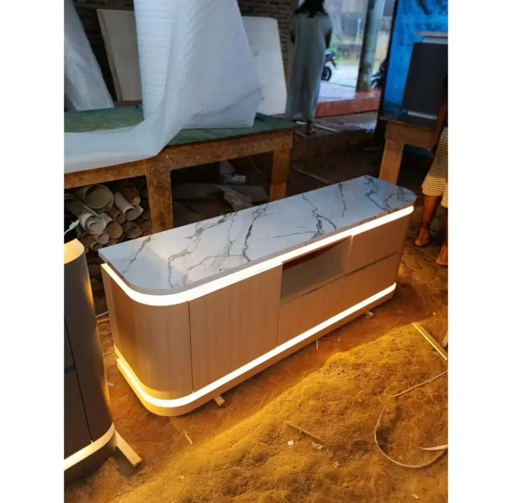 meja tv warna coklat tua