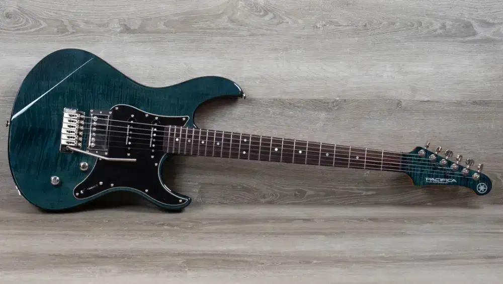 Yamaha Pacifica 612 VII FM