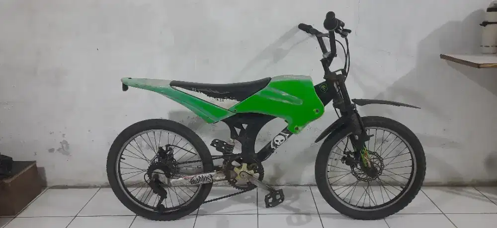 Sepeda model Cross 20inch