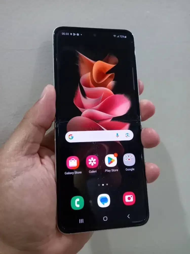 Samsung Galaxy Z Flip 3 Ram 8/256Gb Fullset ada minus dibaca