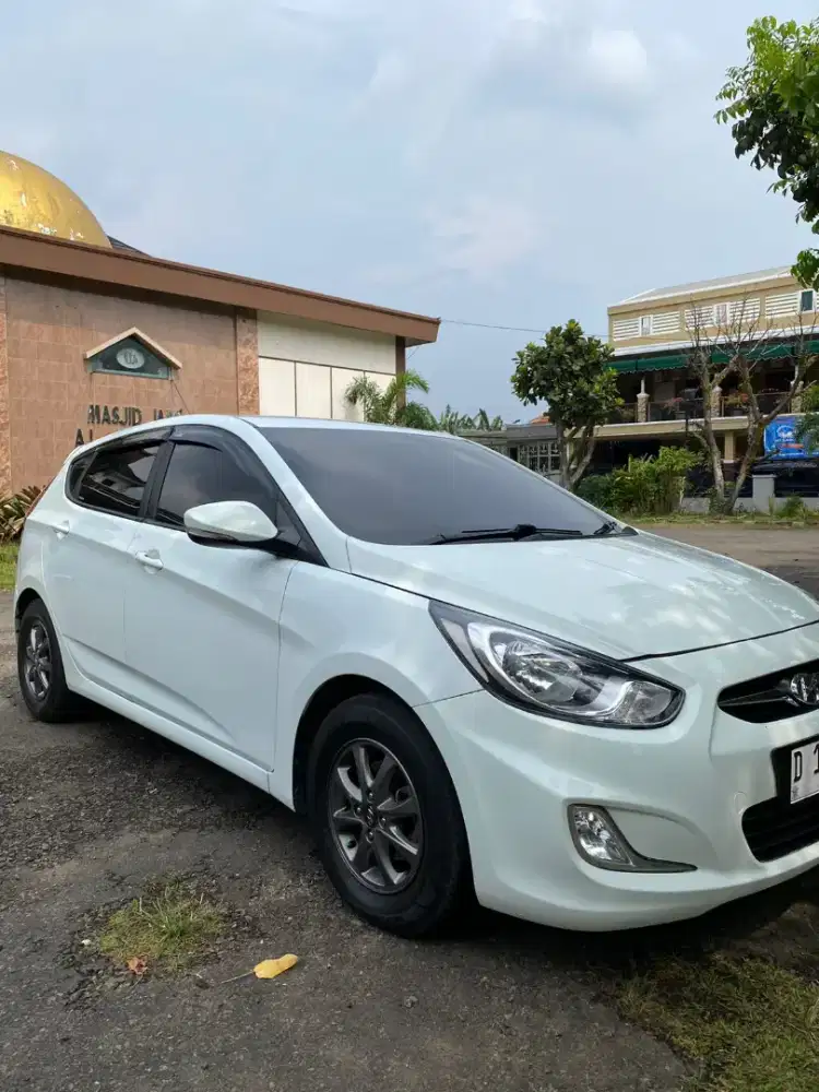 Low kilometer grand Hyundai Avega 2013 antik mulus
