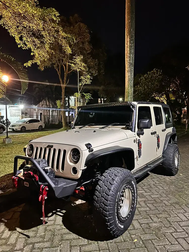 Jeep rubicon sahara 2011