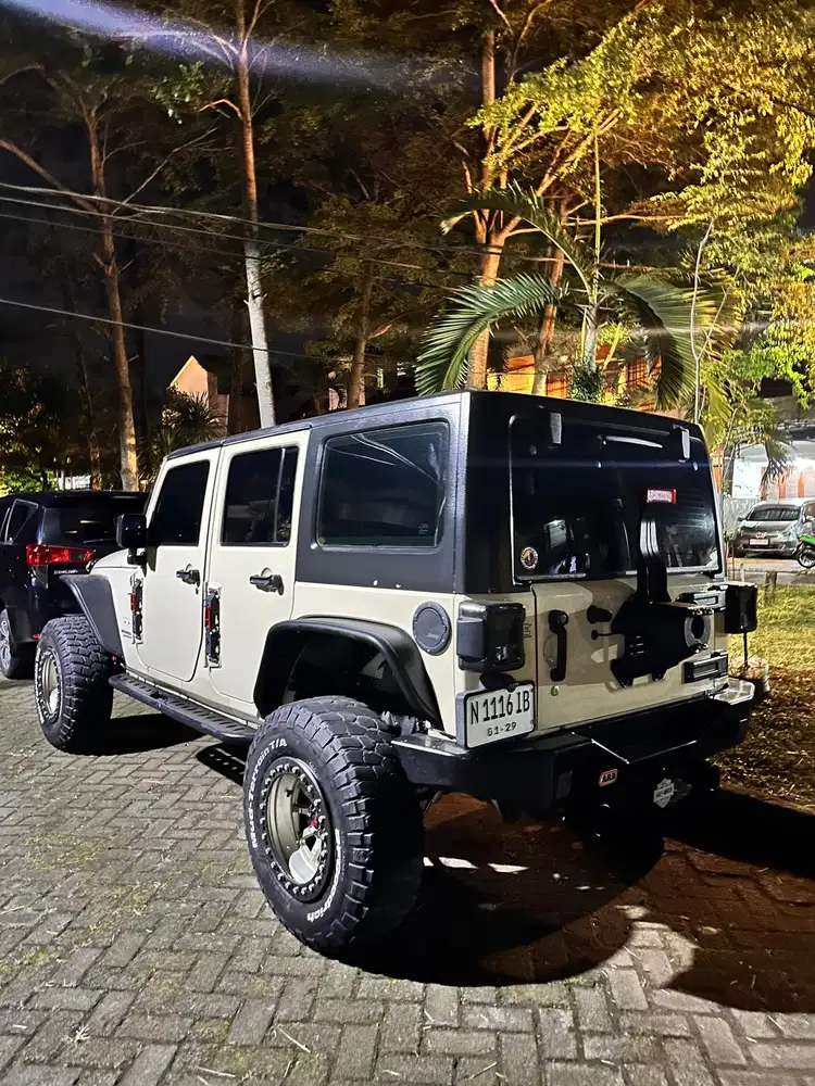 Jeep rubicon sahara 2011