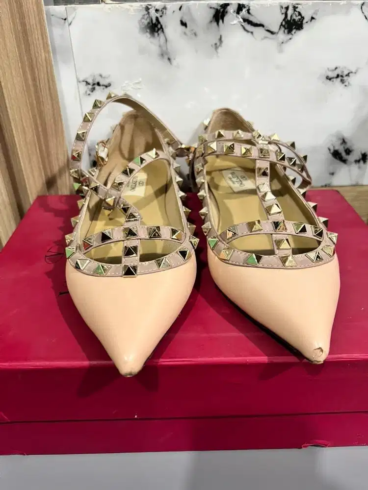 Sepatu valentino gavani