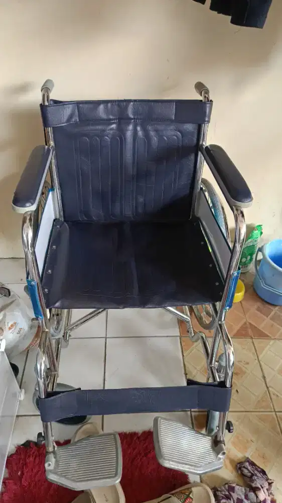 Kursi roda gea lansia