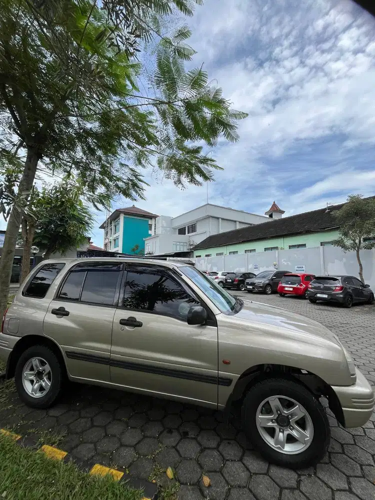 Suzuki Escudo 1.6 Tahun 2004