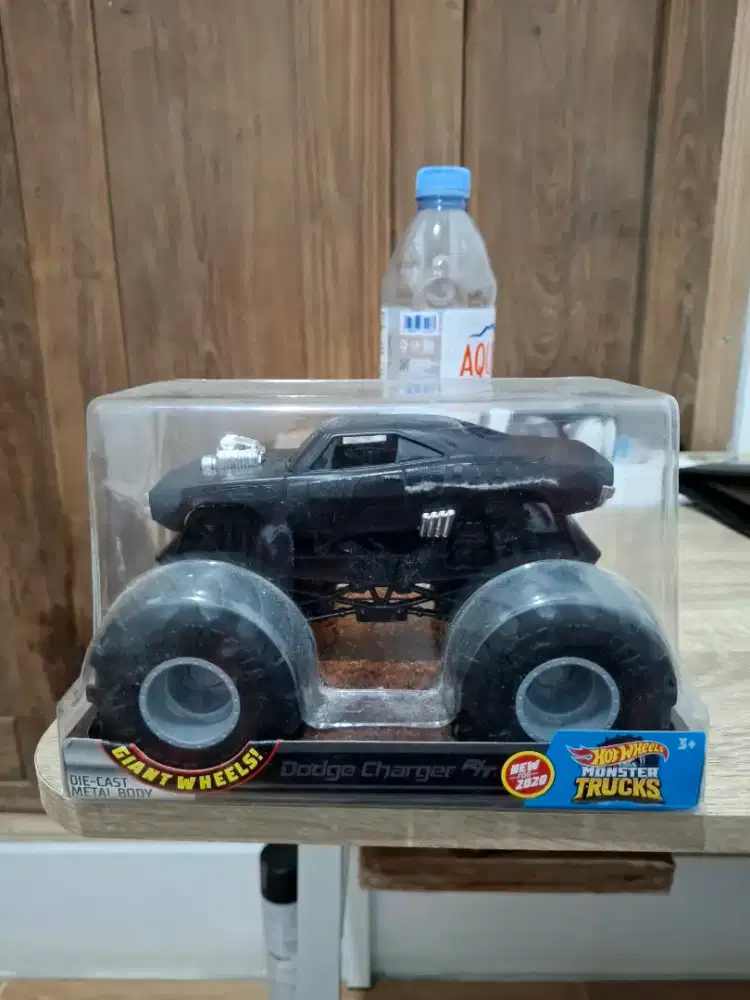 Hotwheels Dodge Charger R/T 1:24 spesial