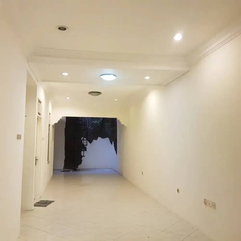 JUAL CEPAT/SEWA
RUMAH STANDARD 1,5 LT
GADING ELOK JAKARTA UTARA