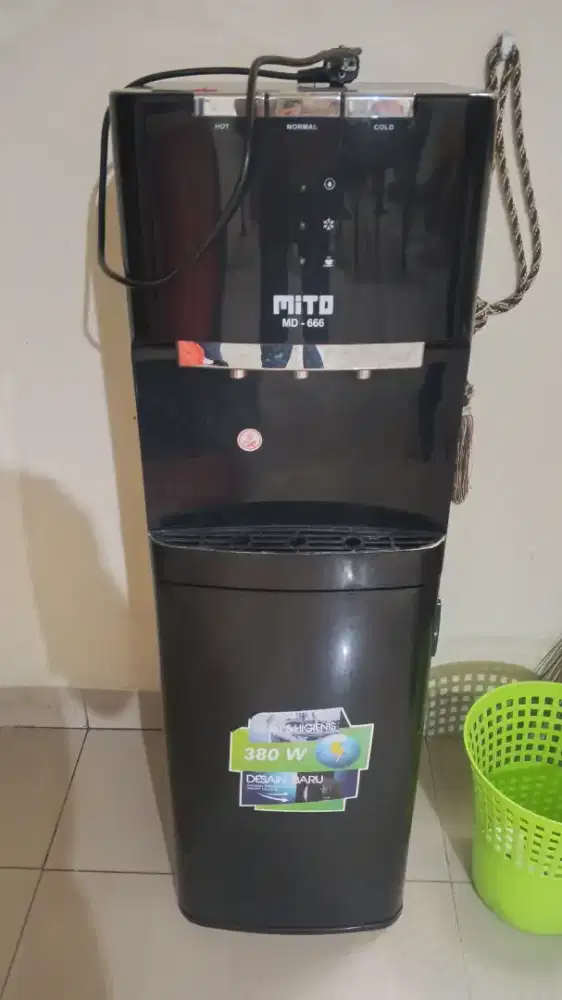 Dispenser galon bawah