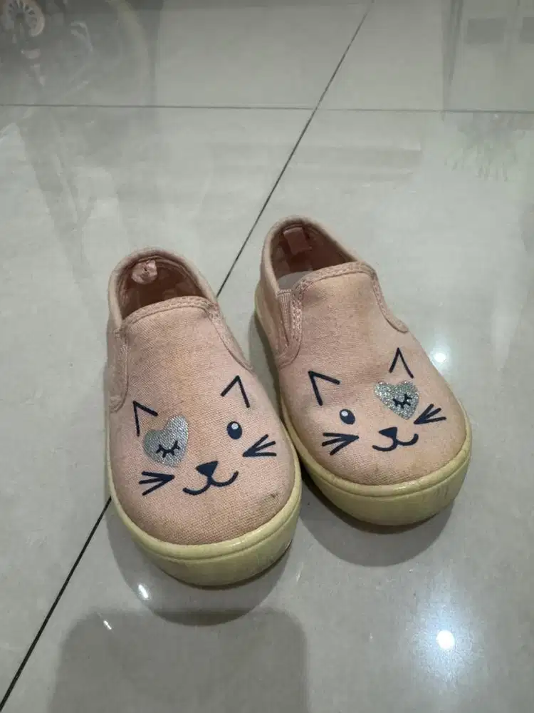 Sepatu anak gambar kucing