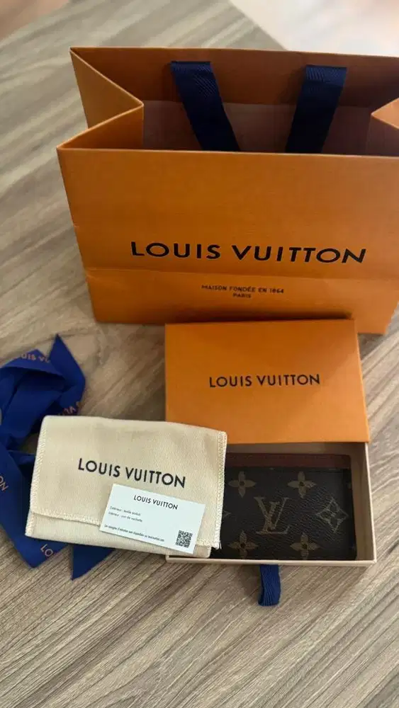 LV card holder new