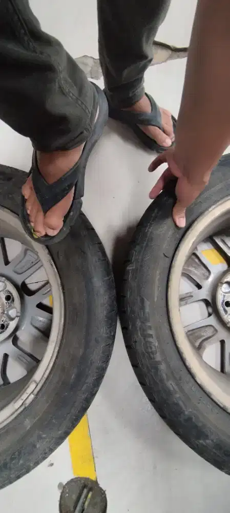 Jual ban mobil bekas sobek