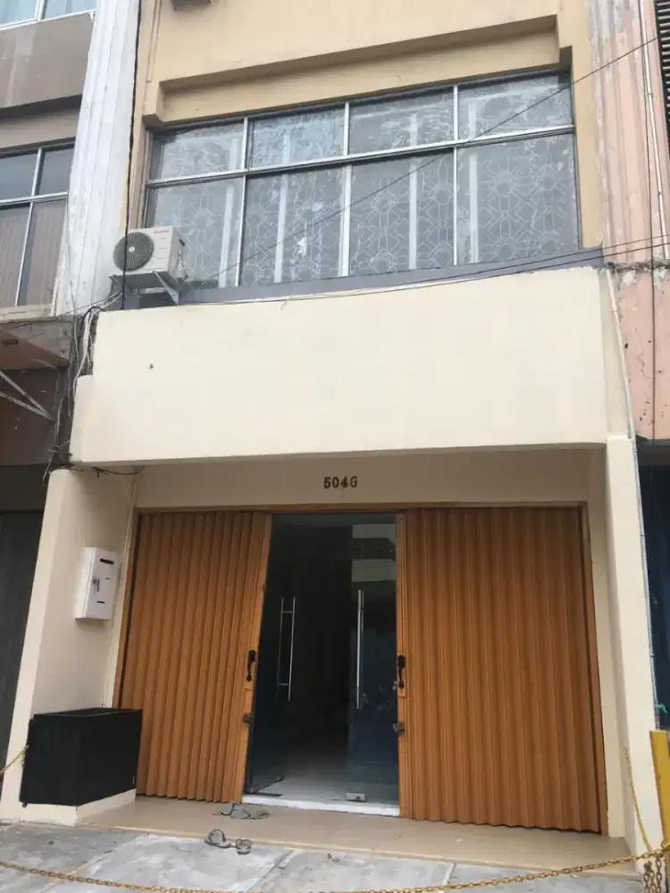 Disewakan ruko 4 lantai di Cempaka.Putih Suprapto jakarta pusat
