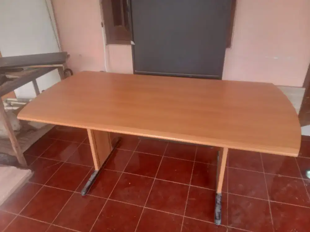 Meja meeting kantor (Meja Meeting kotak Highpoint Five HCT 5558)