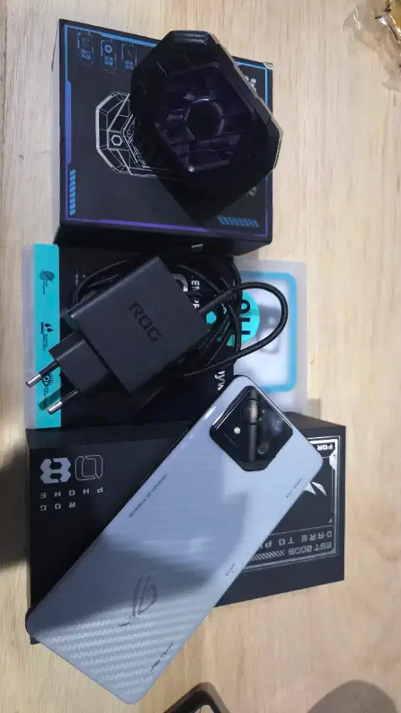 ROG PHONE 8 LENGKAP TANGAN 1 DARI BARU