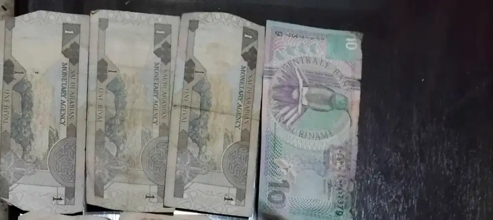 Uang kertas asli kuno saudi arabia dan surinsmt