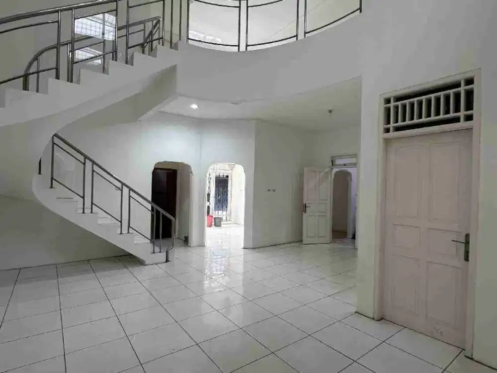 Rumah Nyaman 1,5 Lantai di Pulo Asem Rawamangun – LT 180 m², Lokasi Strategis Dekat Arteri & Fasilitas Kota