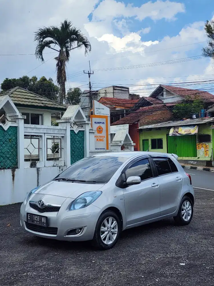 Toyota Yaris J 2011 Manual