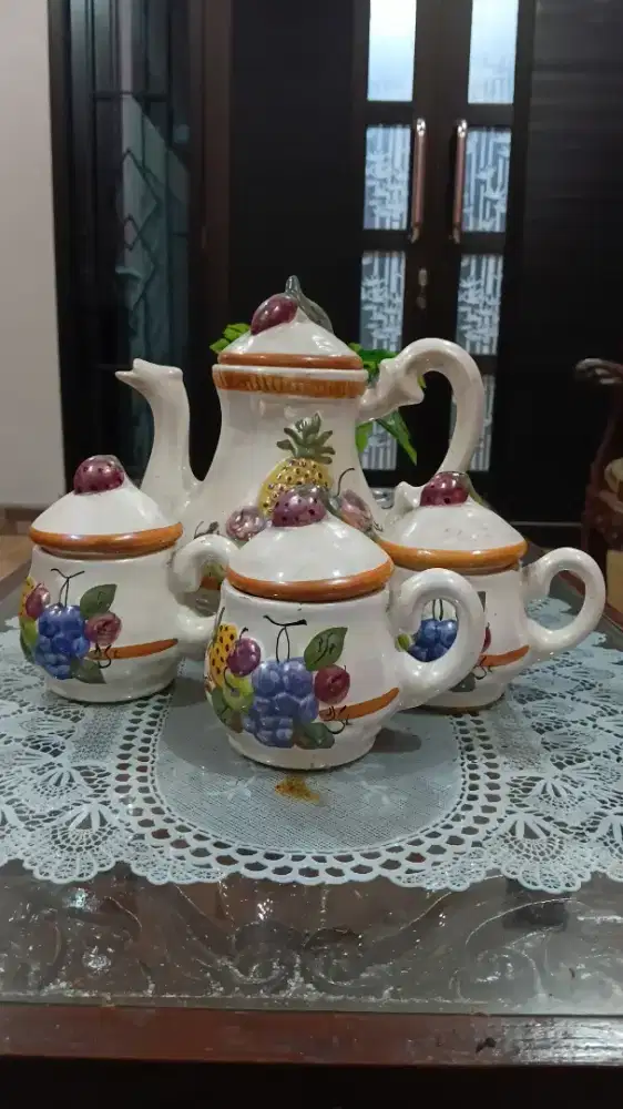 Set Teko & Cangkir Keramik Motif Buah (Teko 1 pcs + Cangkir 3 pcs)