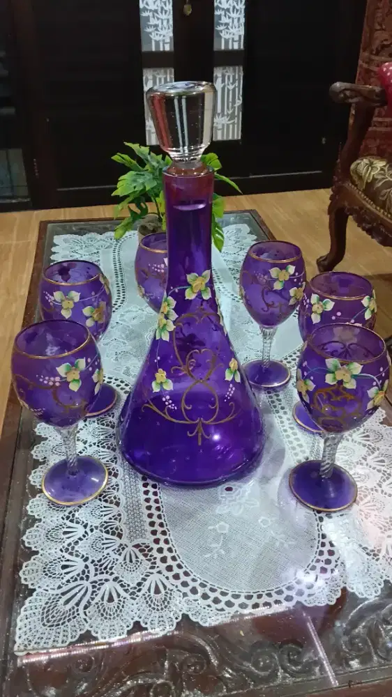 Set Decanter Kaca Ungu Motif Bunga + 6 Gelas
