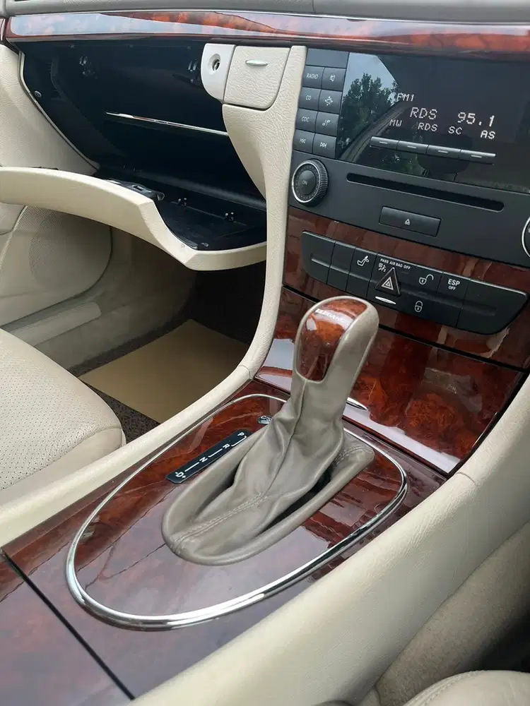 Mercedes-Benz E260 2005 Bensin