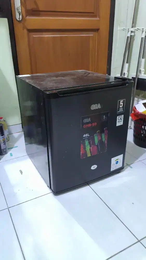 Kulkas Mini bar GEA mulus like new