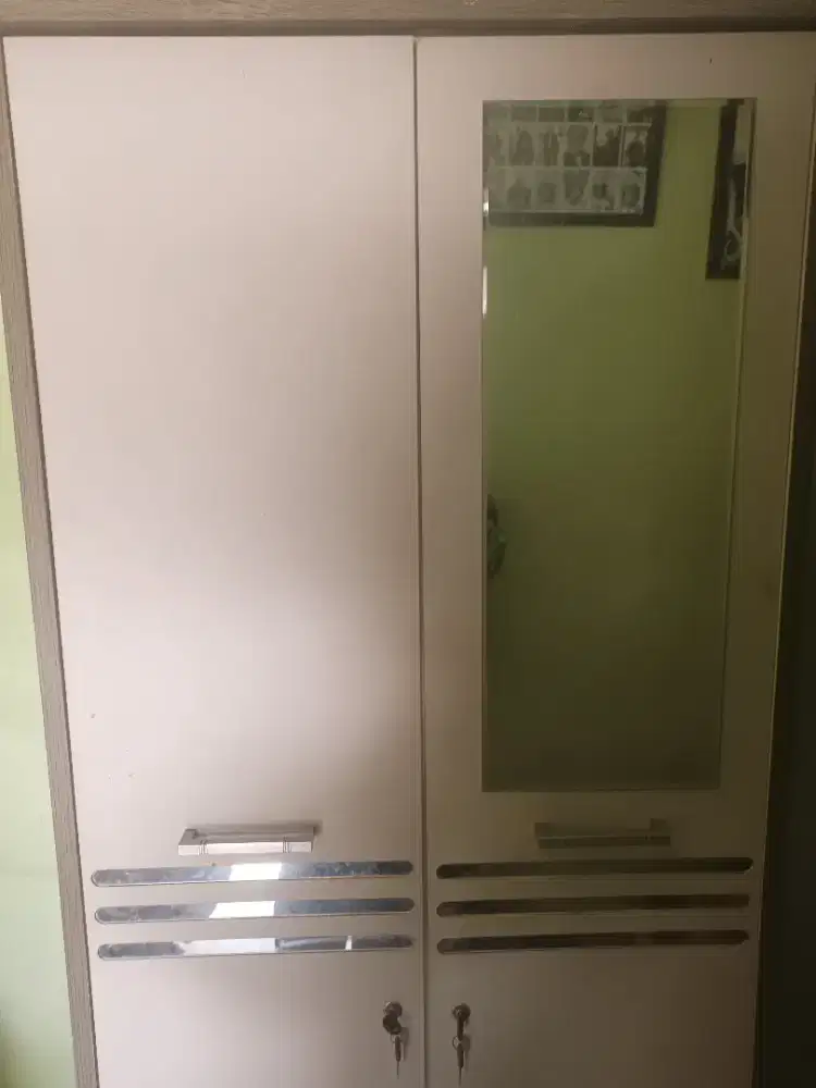 Perabotan(Lemari Kayu)