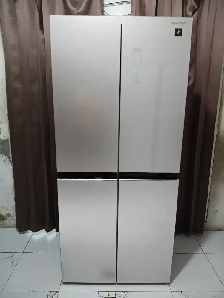 Sijual kulkas side by side 4 pintu merk sharp kondisi mulus