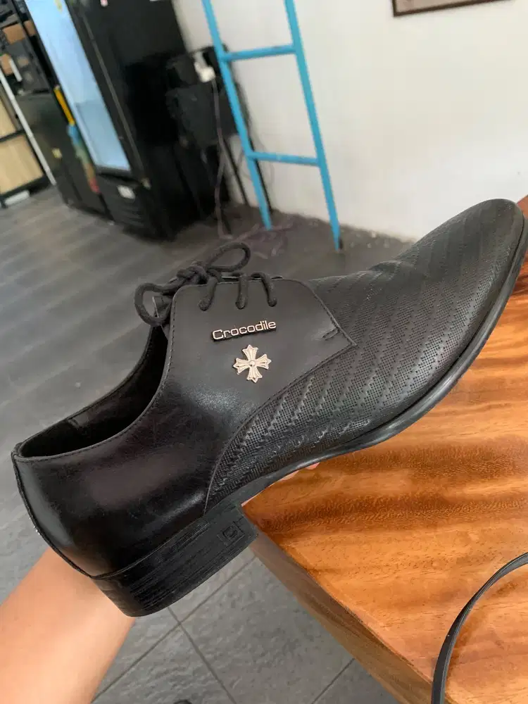 Sepatu Crocodile