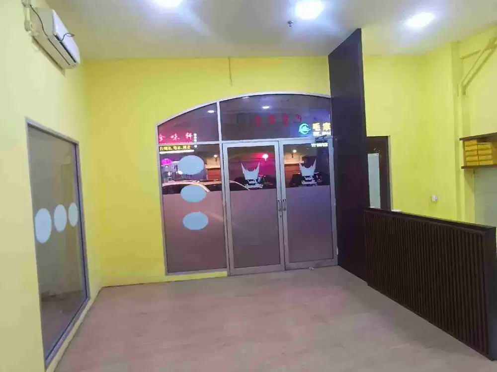 Kios Di Lobby Apartemen Mediterania Gajah Mada Posisi di Huk Dengan 2 pintu.