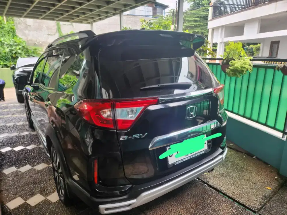 Dijual: BR-V 1.5 Prestige CVT CKD Hitam Mutiara