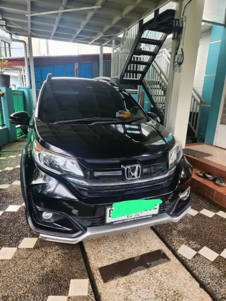 Dijual: BR-V 1.5 Prestige CVT CKD Hitam Mutiara