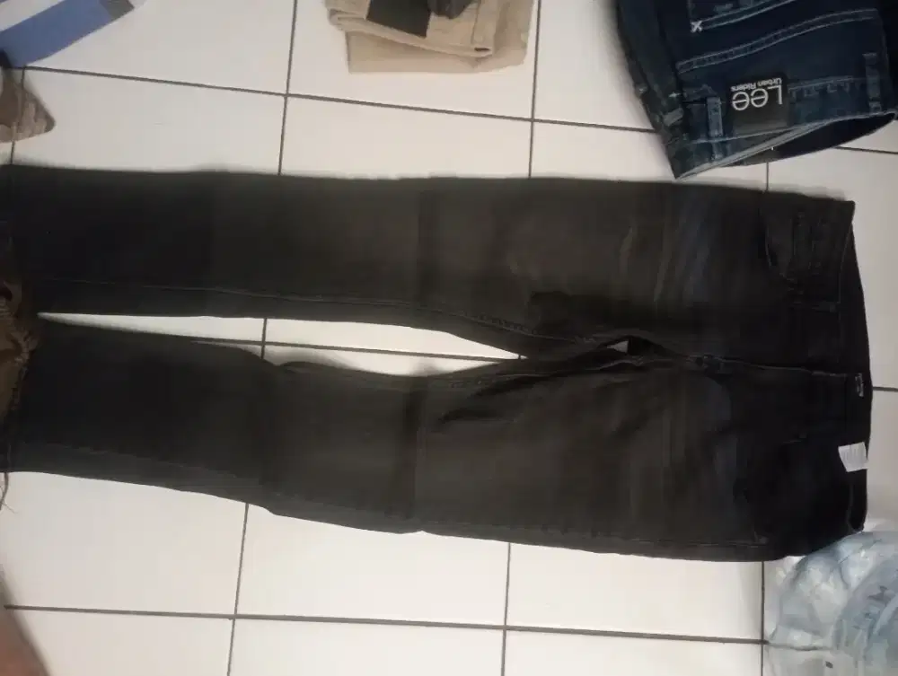 Tira cocok buat kantor,size 32,LD:43cm,kondisi baru,jual 150k