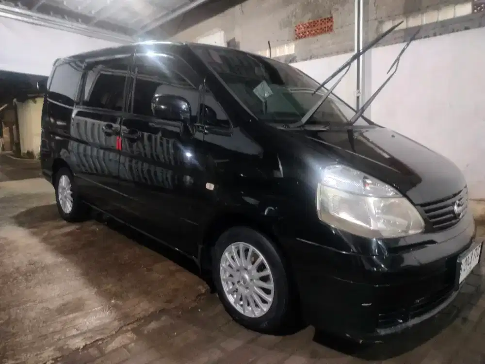 Nissan Serena CT th2010