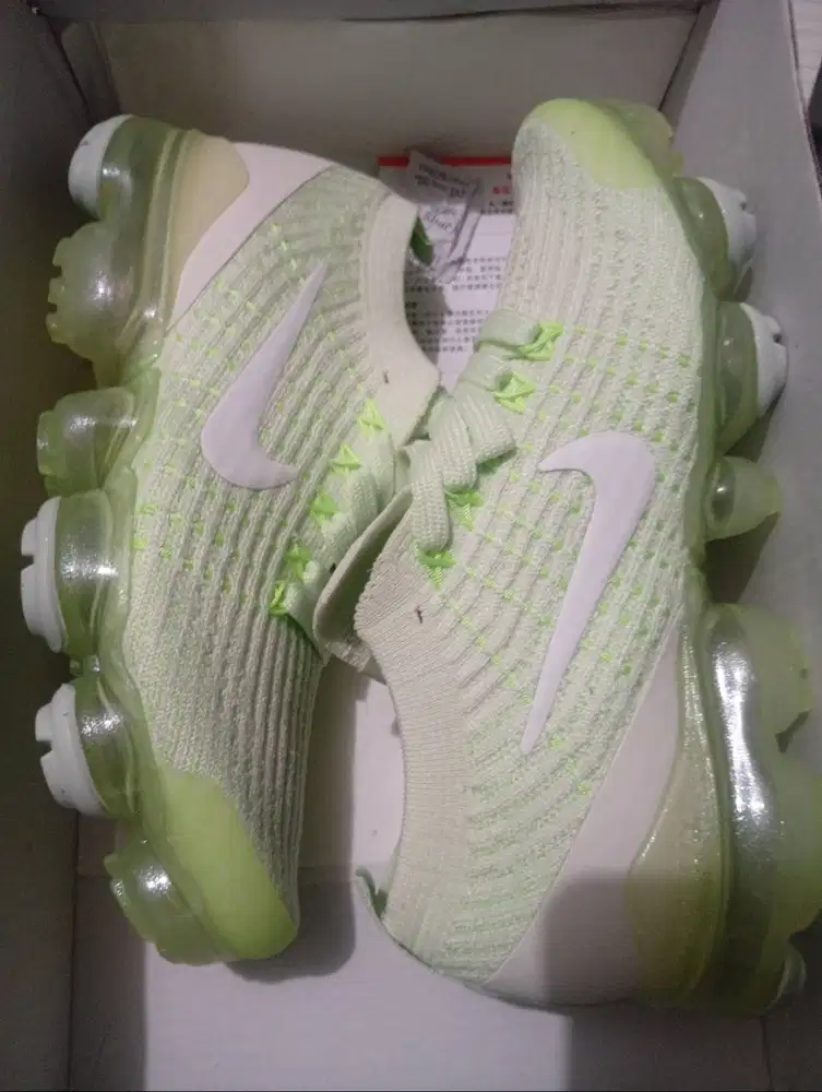 Sepatu running wanita