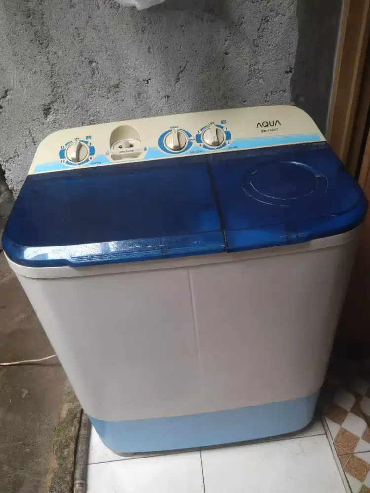 Mesin cuci Aqua