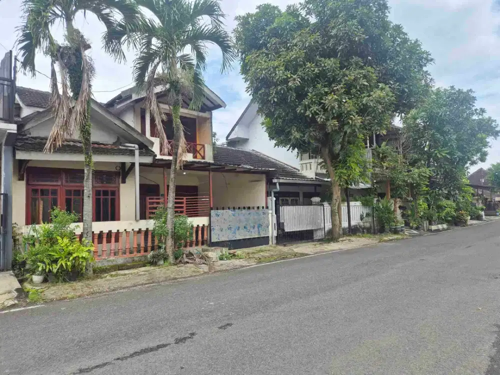 Rumah Strategis Untuk Usaha Area Perumahan Sulfat Row Jalan Lebar