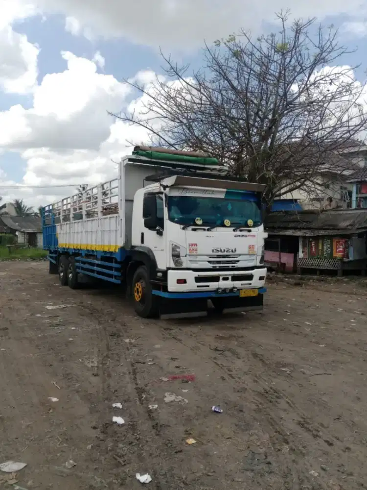 Truk tronton Isuzu Giga FVM 285PS Th.2014