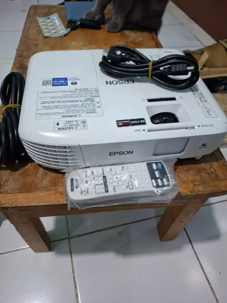 dijual cepat dan murah saja proyektor epson eb x500