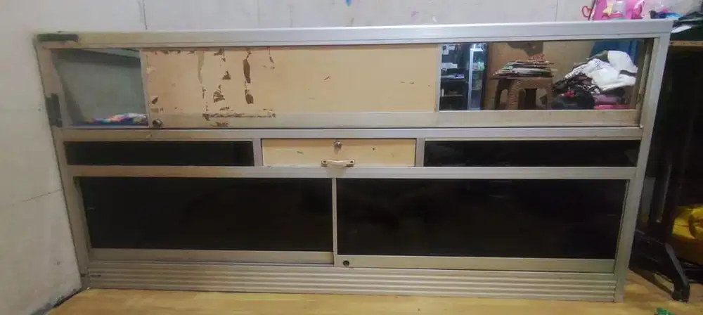 Etalase ponsel buat jual kuota/kartu