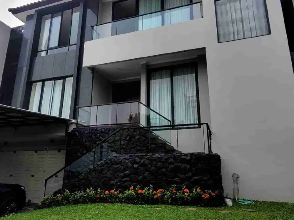Rumah Mewah Kawasan Pondok Hijau Golf The Crown