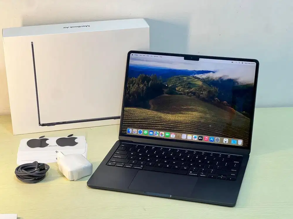 MacBook Air M2 2022 13-Inch iBox RAM 8 GB SSD 256 GB Mulus